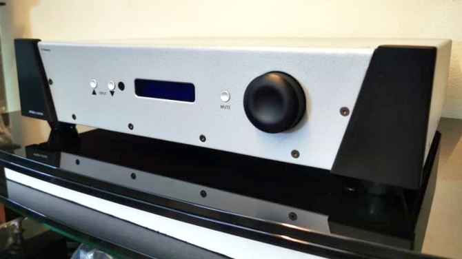 Wyred 4 Sound ST Preamp + SX-1000 monoblock amplifier, USA Stp1c