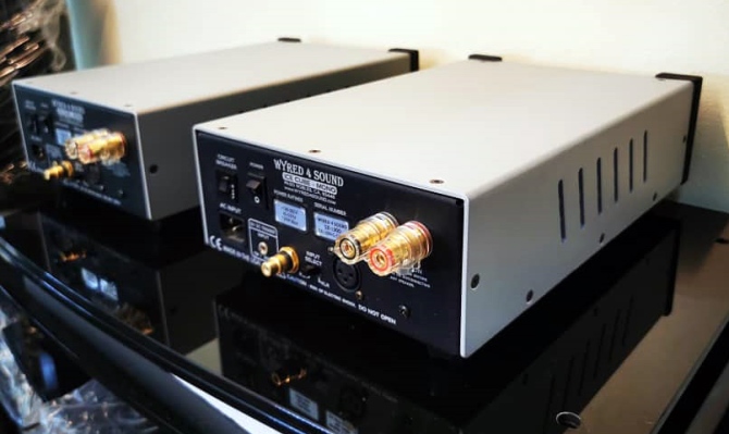Wyred 4 Sound ST Preamp + SX-1000 monoblock amplifier, USA W4s-mono2